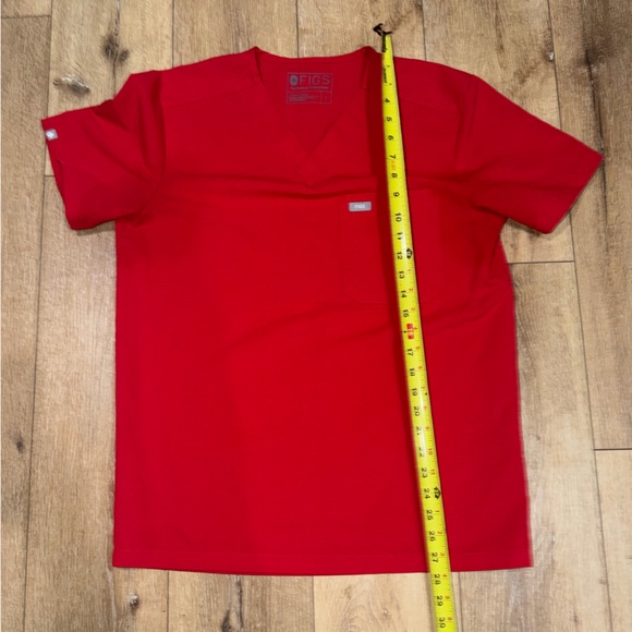 FIGS Leon Three-Pocket Scrub Top Red Size Small - Picture 2 of 5